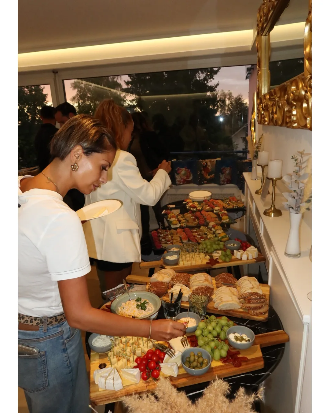Gäste am Apéro-Buffet – Beauty After Work, 9. September 2026